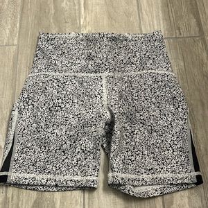 Lululemon Wunder Biking Shorts | Size 6